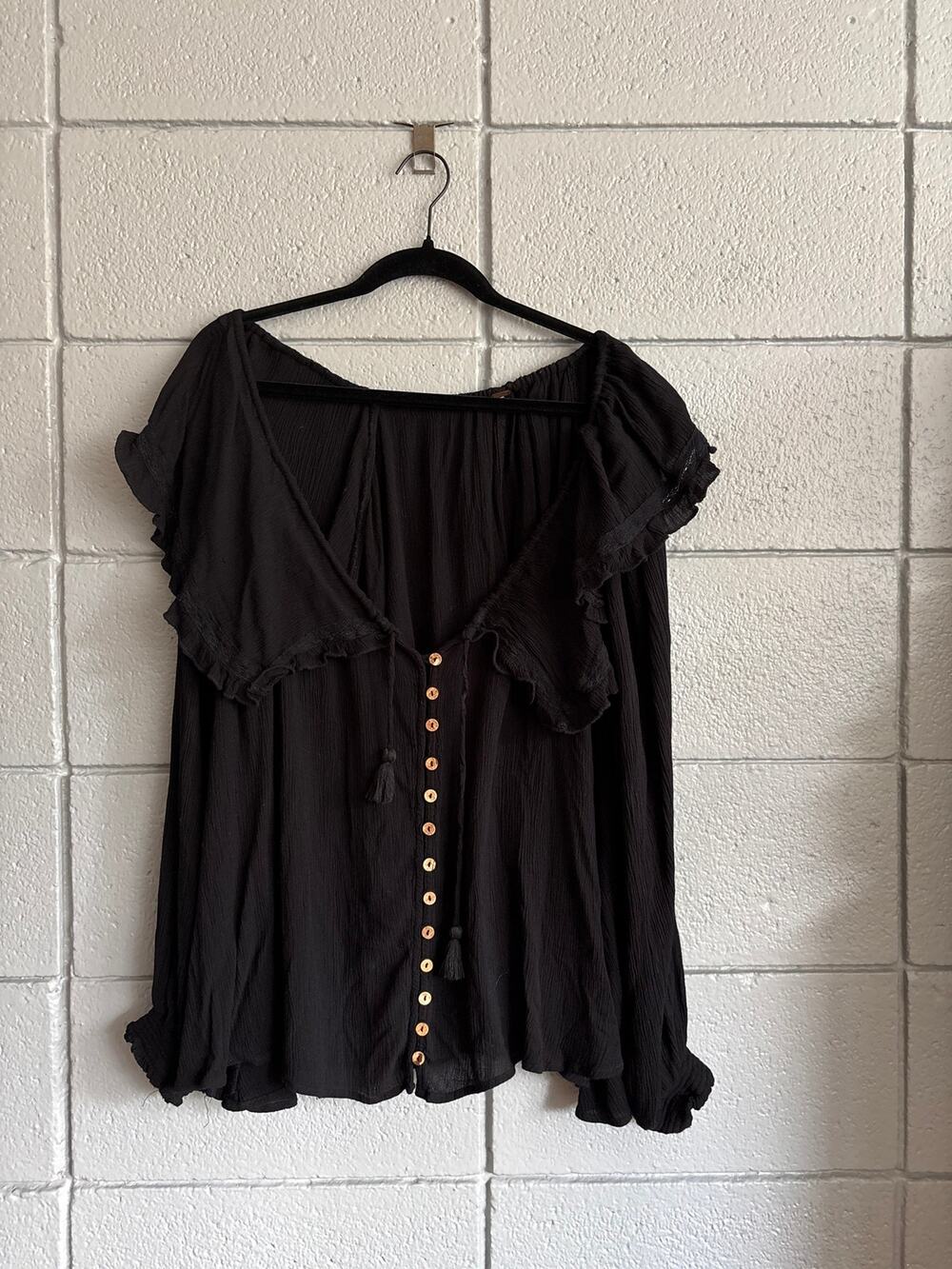 Free People Sunrise Peterpan Collar Shirt in Black size L Bohemian Ruffle
